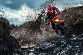 麦克沃伊三连冠加冕蝶泳王者，麦克沃德