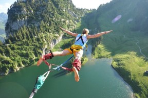 克日什托夫泳姿优雅爆发力强，克日什托夫·基耶斯洛夫斯基作品风格