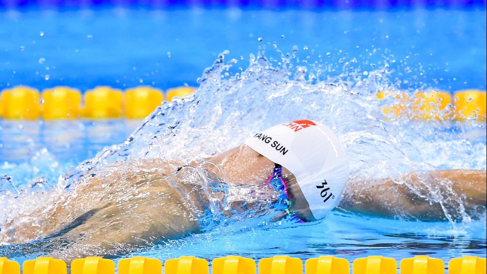 校方回应献血换假传闻：坚持自愿原则，献血换血一定要亲属关系吗